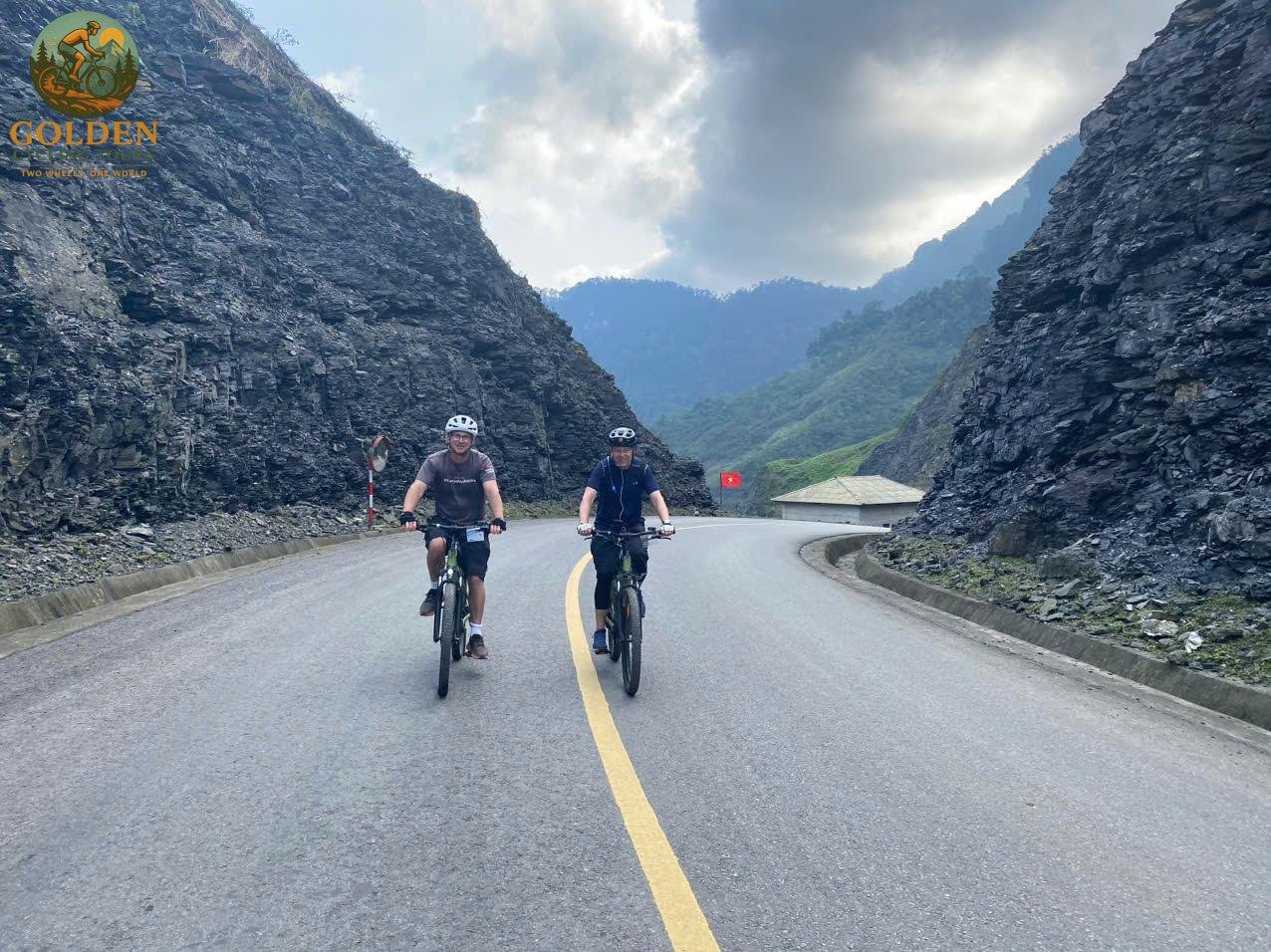 15-Day North Vietnam Cycling Tour: Hanoi, Sa Pa, Ha Giang & Ba Be